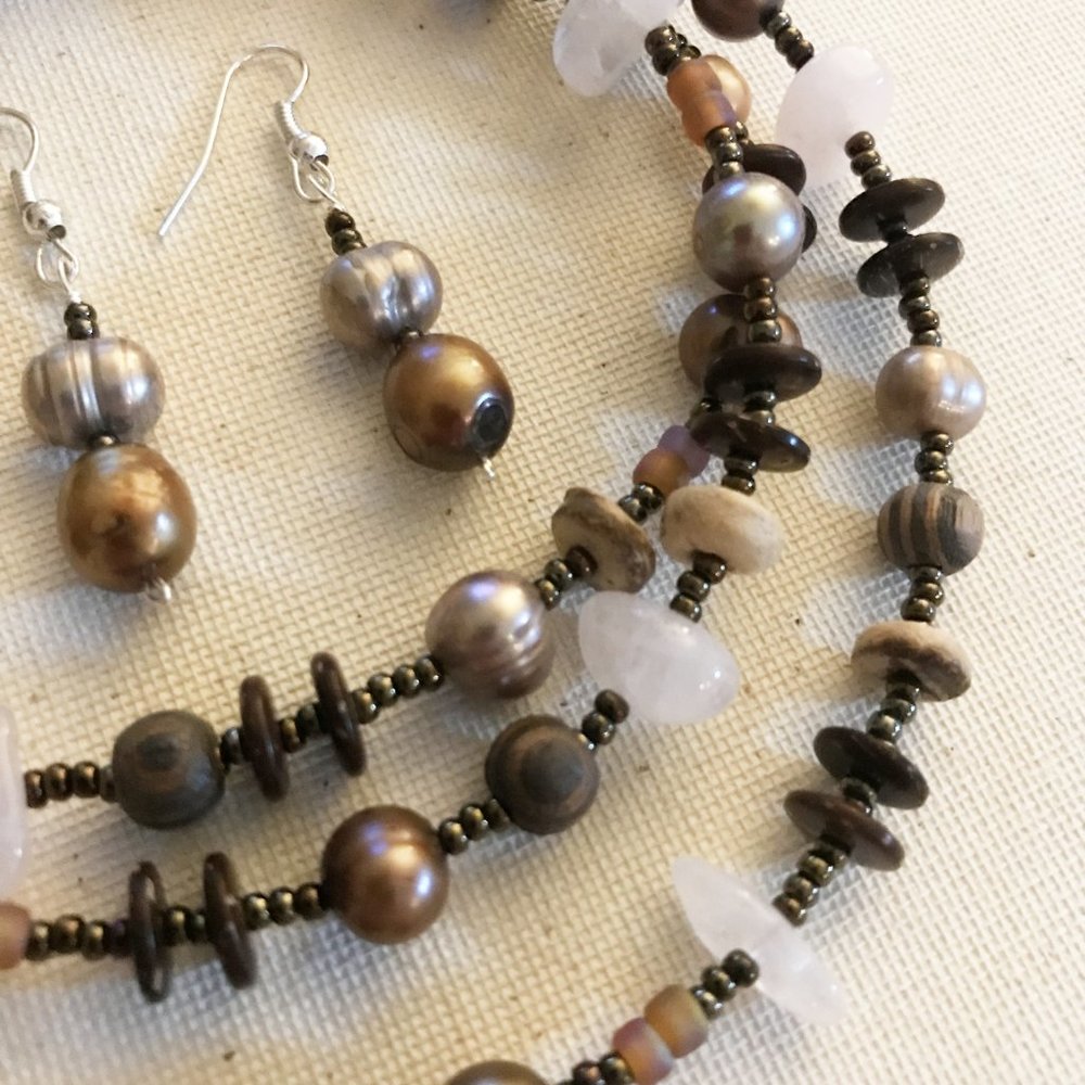 Rose in the Woods Necklace Earring Set Rose Quartz Pearls Gemstone Crystal Wood - Picture 3 of 6